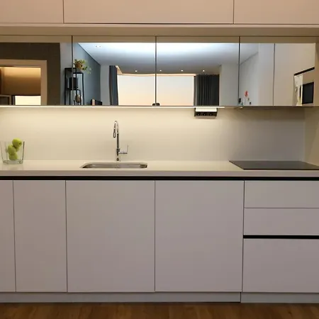 Daire Blue Over Blue *